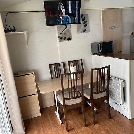 Mobil-Home 4/6 Personnes , Terrasse Couverte ,Piscine Chauffee . Biville-sur-Mer 외부 사진