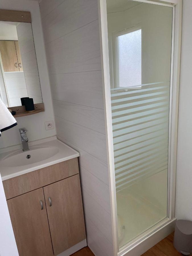 Mobil-Home 4/6 Personnes , Terrasse Couverte ,Piscine Chauffee . Biville-sur-Mer 외부 사진