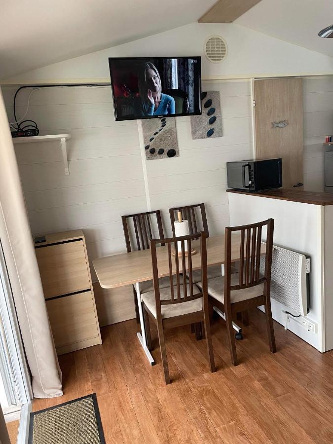 Mobil-Home 4/6 Personnes , Terrasse Couverte ,Piscine Chauffee . Biville-sur-Mer 외부 사진