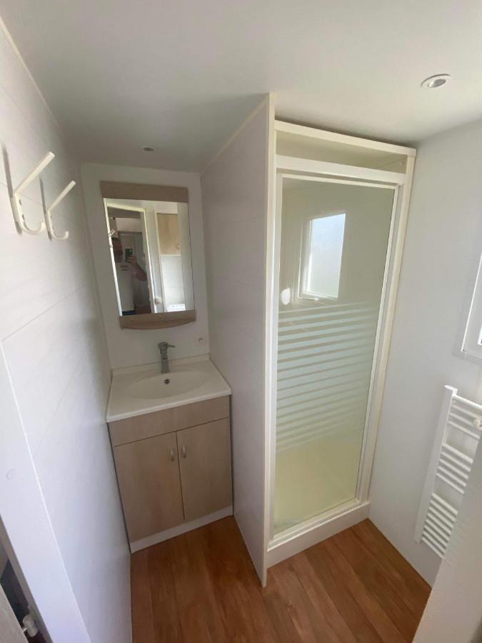 Mobil-Home 4/6 Personnes , Terrasse Couverte ,Piscine Chauffee . Biville-sur-Mer 외부 사진