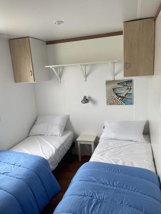 Mobil-Home 4/6 Personnes , Terrasse Couverte ,Piscine Chauffee . Biville-sur-Mer 외부 사진